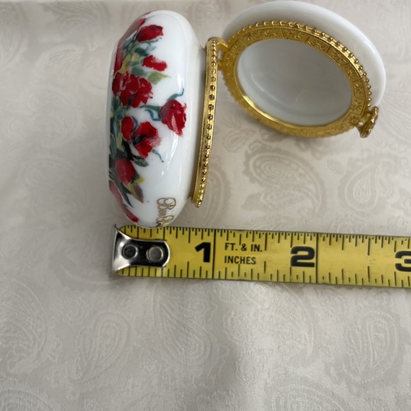 Vintage Ben Bridge Red Roses Porcelain Ring Holder/Trinket Box - Picture 10 of 10